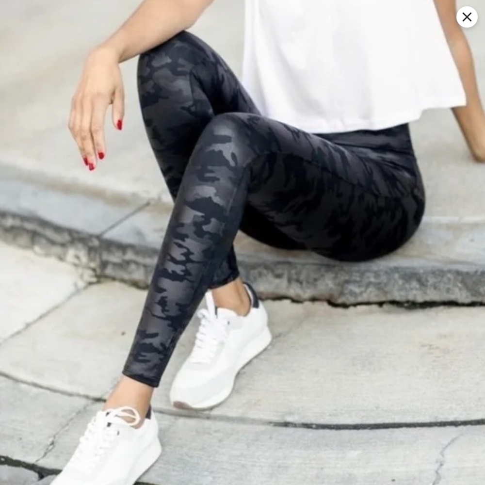 Spanx Faux High Waist Leather Mate Black Camo Leggings Small Gym Athletic Yoga